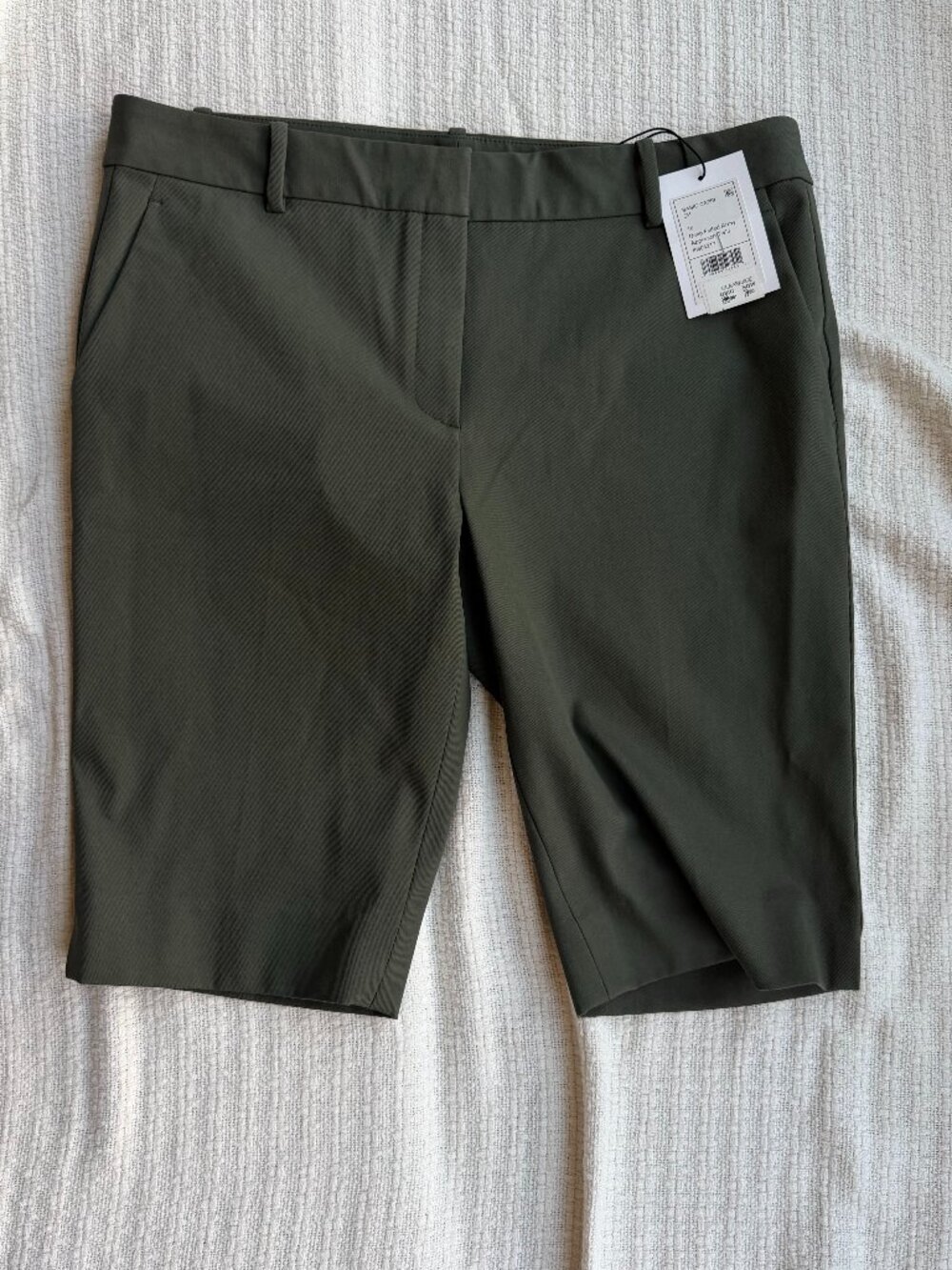 Theory NWT Basic Capri Bermuda Shorts - Army Green Twill - Size 10
